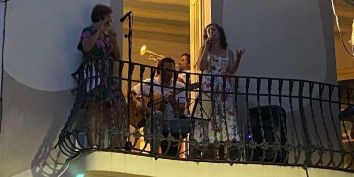 Música als Balcons als Prats de Rei FOTO Barcelona és molt més